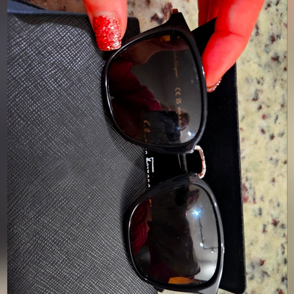 Ferragamo Black Sunglasses Unisex